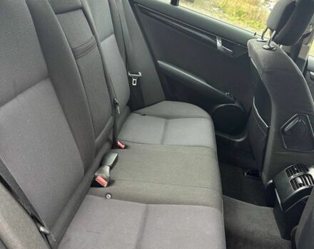 Чорний Мерседес Ц-Клас, об'ємом двигуна 2.2 л та пробігом 350 тис. км за 9100 $, фото 11 на Automoto.ua