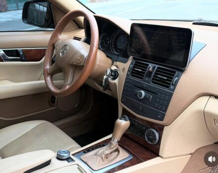 Черный Мерседес Ц-Класс, объемом двигателя 2.5 л и пробегом 222 тыс. км за 8300 $, фото 1 на Automoto.ua