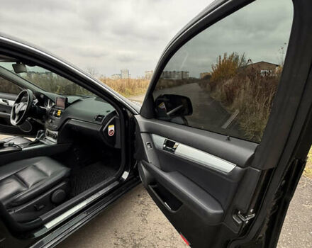 Чорний Мерседес Ц-Клас, об'ємом двигуна 2.99 л та пробігом 325 тис. км за 9999 $, фото 16 на Automoto.ua