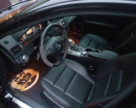 Черный Мерседес Ц-Класс, объемом двигателя 3.5 л и пробегом 158 тыс. км за 10300 $, фото 17 на Automoto.ua