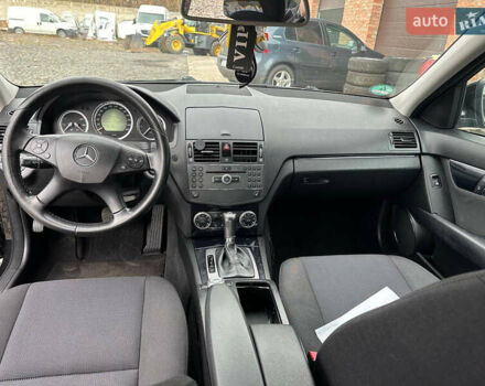 Чорний Мерседес Ц-Клас, об'ємом двигуна 2.2 л та пробігом 350 тис. км за 8900 $, фото 4 на Automoto.ua