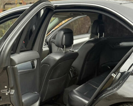 Чорний Мерседес Ц-Клас, об'ємом двигуна 2.99 л та пробігом 325 тис. км за 9999 $, фото 25 на Automoto.ua