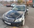 Черный Мерседес Ц-Класс, объемом двигателя 2.2 л и пробегом 300 тыс. км за 8000 $, фото 1 на Automoto.ua