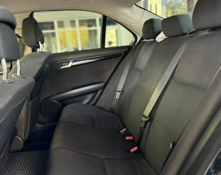 Чорний Мерседес Ц-Клас, об'ємом двигуна 1.8 л та пробігом 156 тис. км за 9499 $, фото 12 на Automoto.ua