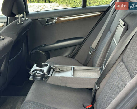 Мерседес Ц-Клас 2007 у Старокостянтинів на Automoto.ua Чорний Мерседес Ц-Клас, об'ємом двигуна 1.8 л та пробігом 220 тис. км за 8350 $, фото 20 на Automoto.ua