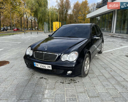 Мерседес Ц-Клас 2007 у Рівному на Automoto.ua Чорний Мерседес Ц-Клас, об'ємом двигуна 1.8 л та пробігом 197 тис. км за 6099 $, фото 3 на Automoto.ua