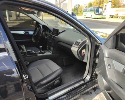 Черный Мерседес Ц-Класс, объемом двигателя 2.1 л и пробегом 340 тыс. км за 8100 $, фото 7 на Automoto.ua