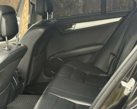 Чорний Мерседес Ц-Клас, об'ємом двигуна 2.99 л та пробігом 325 тис. км за 9999 $, фото 24 на Automoto.ua