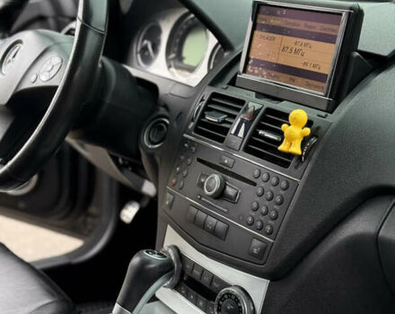 Чорний Мерседес Ц-Клас, об'ємом двигуна 2.99 л та пробігом 325 тис. км за 9999 $, фото 22 на Automoto.ua