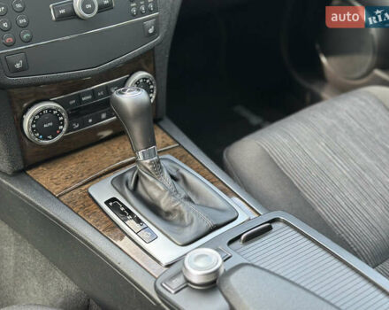 Мерседес Ц-Клас 2007 у Старокостянтинів на Automoto.ua Чорний Мерседес Ц-Клас, об'ємом двигуна 1.8 л та пробігом 220 тис. км за 8350 $, фото 16 на Automoto.ua