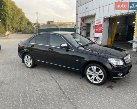 Черный Мерседес Ц-Класс, объемом двигателя 1.8 л и пробегом 32 тыс. км за 20000 $, фото 3 на Automoto.ua