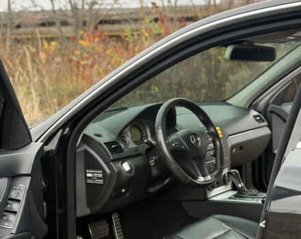 Чорний Мерседес Ц-Клас, об'ємом двигуна 2.99 л та пробігом 325 тис. км за 9999 $, фото 28 на Automoto.ua