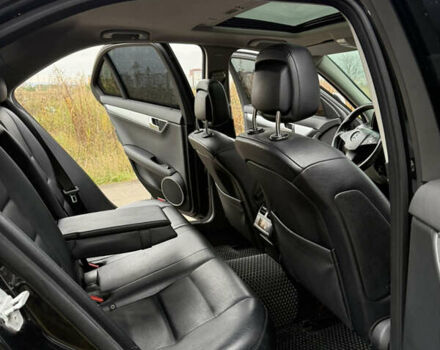 Чорний Мерседес Ц-Клас, об'ємом двигуна 2.99 л та пробігом 325 тис. км за 9999 $, фото 14 на Automoto.ua