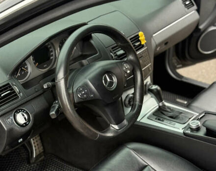 Чорний Мерседес Ц-Клас, об'ємом двигуна 2.99 л та пробігом 325 тис. км за 9999 $, фото 27 на Automoto.ua