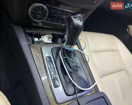 Черный Мерседес Ц-Класс, объемом двигателя 3 л и пробегом 240 тыс. км за 9800 $, фото 9 на Automoto.ua