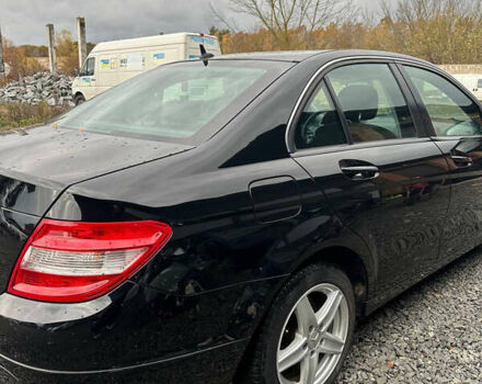 Чорний Мерседес Ц-Клас, об'ємом двигуна 2.2 л та пробігом 350 тис. км за 8900 $, фото 5 на Automoto.ua