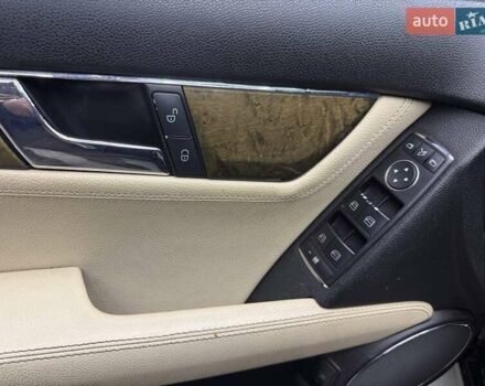 Черный Мерседес Ц-Класс, объемом двигателя 3 л и пробегом 240 тыс. км за 9800 $, фото 6 на Automoto.ua