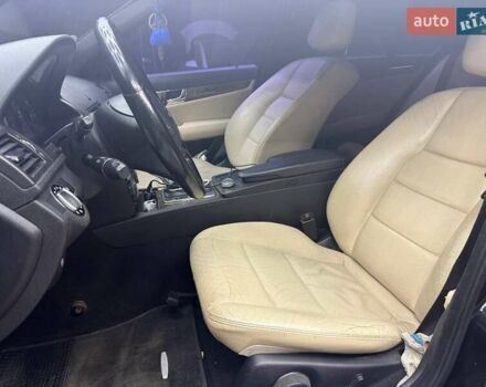 Черный Мерседес Ц-Класс, объемом двигателя 3 л и пробегом 240 тыс. км за 9800 $, фото 8 на Automoto.ua