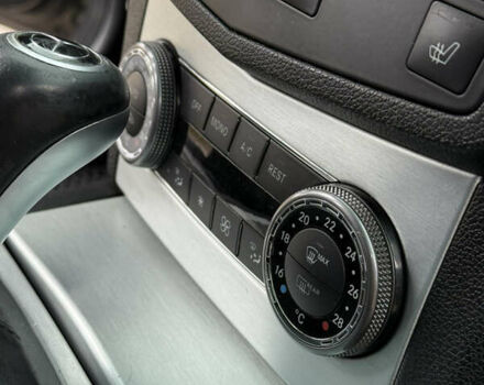 Чорний Мерседес Ц-Клас, об'ємом двигуна 2.99 л та пробігом 325 тис. км за 9999 $, фото 20 на Automoto.ua