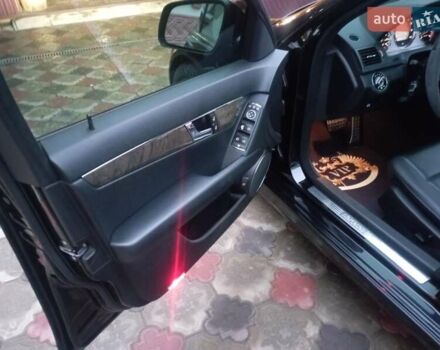 Черный Мерседес Ц-Класс, объемом двигателя 3.5 л и пробегом 158 тыс. км за 10300 $, фото 19 на Automoto.ua