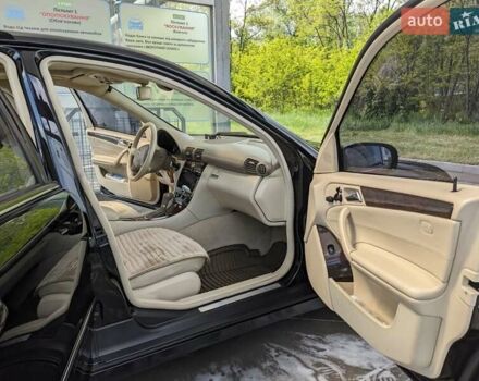 Чорний Мерседес Ц-Клас, об'ємом двигуна 3 л та пробігом 218 тис. км за 6600 $, фото 12 на Automoto.ua