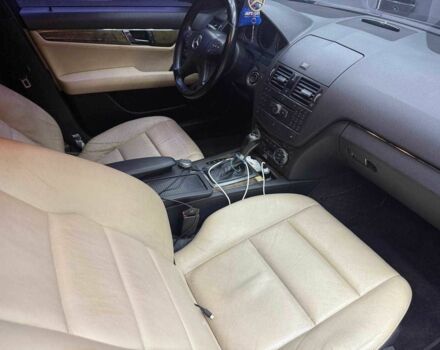 Черный Мерседес Ц-Класс, объемом двигателя 3 л и пробегом 240 тыс. км за 9800 $, фото 16 на Automoto.ua