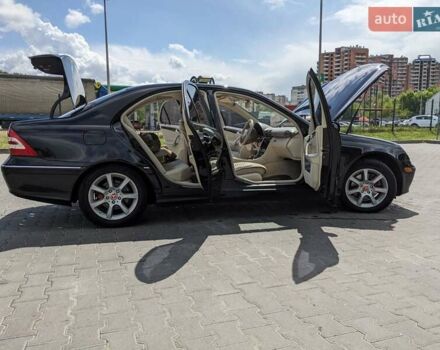 Чорний Мерседес Ц-Клас, об'ємом двигуна 3 л та пробігом 218 тис. км за 6600 $, фото 7 на Automoto.ua