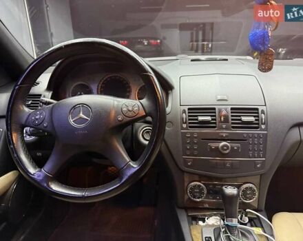 Черный Мерседес Ц-Класс, объемом двигателя 3 л и пробегом 240 тыс. км за 9800 $, фото 15 на Automoto.ua