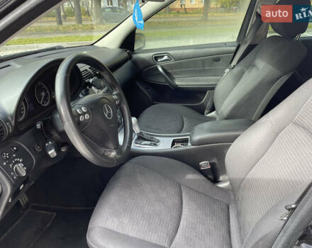 Мерседес Ц-Клас 2007 у Рівному на Automoto.ua Чорний Мерседес Ц-Клас, об'ємом двигуна 1.8 л та пробігом 197 тис. км за 6099 $, фото 15 на Automoto.ua