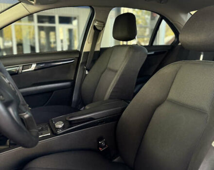 Чорний Мерседес Ц-Клас, об'ємом двигуна 1.8 л та пробігом 156 тис. км за 9499 $, фото 9 на Automoto.ua