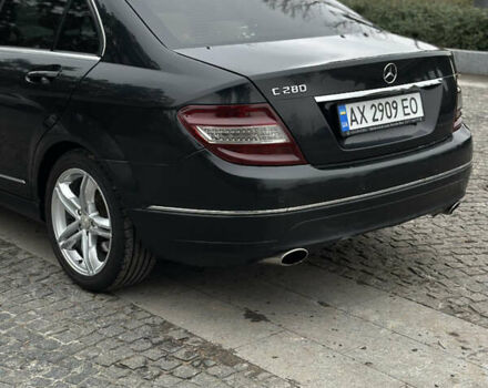 Черный Мерседес Ц-Класс, объемом двигателя 3 л и пробегом 300 тыс. км за 8200 $, фото 7 на Automoto.ua
