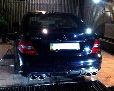 Черный Мерседес Ц-Класс, объемом двигателя 3 л и пробегом 220 тыс. км за 13999 $, фото 2 на Automoto.ua