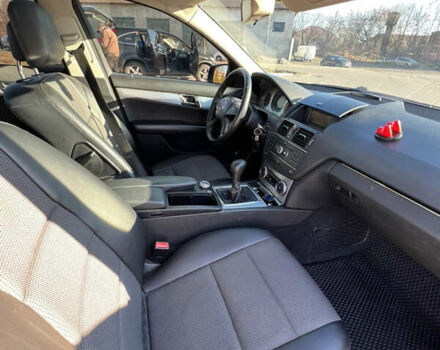 Чорний Мерседес Ц-Клас, об'ємом двигуна 2.2 л та пробігом 422 тис. км за 7570 $, фото 8 на Automoto.ua