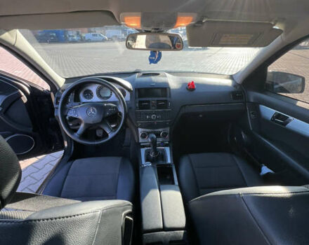 Чорний Мерседес Ц-Клас, об'ємом двигуна 2.2 л та пробігом 422 тис. км за 7570 $, фото 15 на Automoto.ua