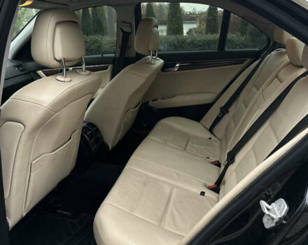 Черный Мерседес Ц-Класс, объемом двигателя 3 л и пробегом 300 тыс. км за 8200 $, фото 8 на Automoto.ua