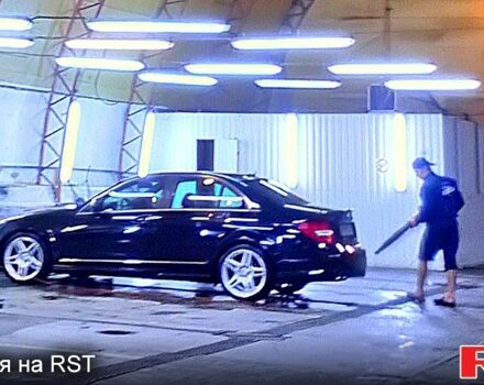 Чорний Мерседес Ц-Клас, об'ємом двигуна 3 л та пробігом 221 тис. км за 13900 $, фото 1 на Automoto.ua