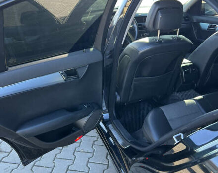 Чорний Мерседес Ц-Клас, об'ємом двигуна 2.2 л та пробігом 422 тис. км за 7570 $, фото 12 на Automoto.ua