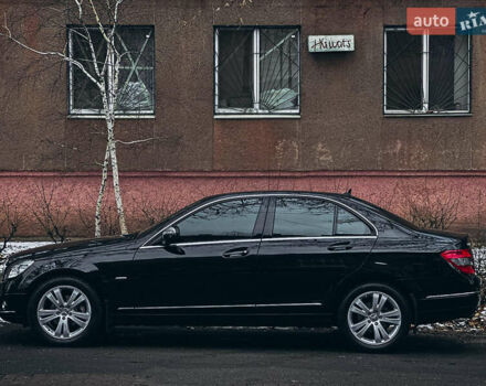 Чорний Мерседес Ц-Клас, об'ємом двигуна 1.8 л та пробігом 128 тис. км за 10900 $, фото 3 на Automoto.ua