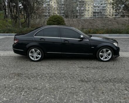 Чорний Мерседес Ц-Клас, об'ємом двигуна 3 л та пробігом 300 тис. км за 8200 $, фото 5 на Automoto.ua