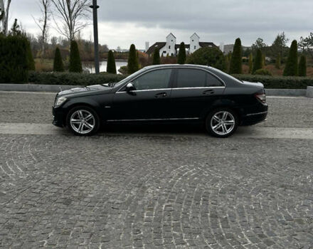 Черный Мерседес Ц-Класс, объемом двигателя 3 л и пробегом 300 тыс. км за 8200 $, фото 1 на Automoto.ua