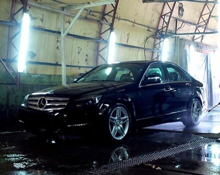 Чорний Мерседес Ц-Клас, об'ємом двигуна 3 л та пробігом 221 тис. км за 13900 $, фото 6 на Automoto.ua