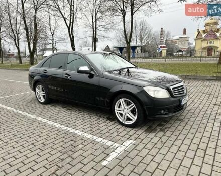 Черный Мерседес Ц-Класс, объемом двигателя 2.1 л и пробегом 292 тыс. км за 9500 $, фото 1 на Automoto.ua