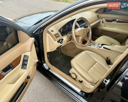 Чорний Мерседес Ц-Клас, об'ємом двигуна 3 л та пробігом 291 тис. км за 7300 $, фото 8 на Automoto.ua