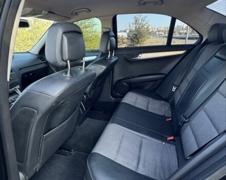 Чорний Мерседес Ц-Клас, об'ємом двигуна 1.8 л та пробігом 250 тис. км за 7500 $, фото 6 на Automoto.ua