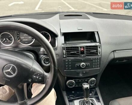 Черный Мерседес Ц-Класс, объемом двигателя 2.1 л и пробегом 292 тыс. км за 9500 $, фото 19 на Automoto.ua