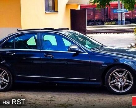 Чорний Мерседес Ц-Клас, об'ємом двигуна 3 л та пробігом 221 тис. км за 13900 $, фото 2 на Automoto.ua