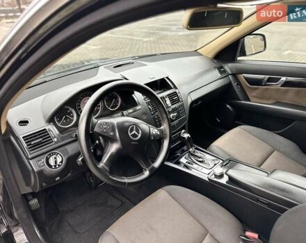 Черный Мерседес Ц-Класс, объемом двигателя 2.1 л и пробегом 292 тыс. км за 9500 $, фото 13 на Automoto.ua