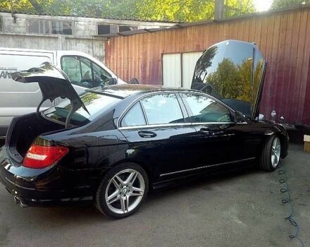 Черный Мерседес Ц-Класс, объемом двигателя 3 л и пробегом 220 тыс. км за 13999 $, фото 12 на Automoto.ua