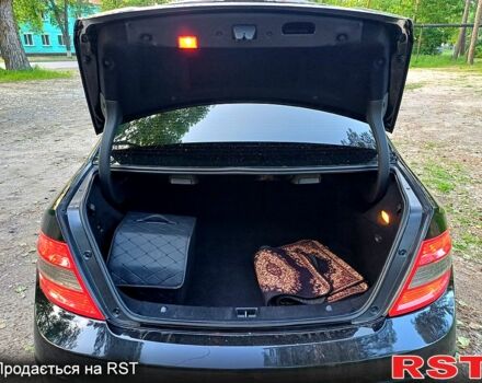 Чорний Мерседес Ц-Клас, об'ємом двигуна 3 л та пробігом 256 тис. км за 8250 $, фото 12 на Automoto.ua