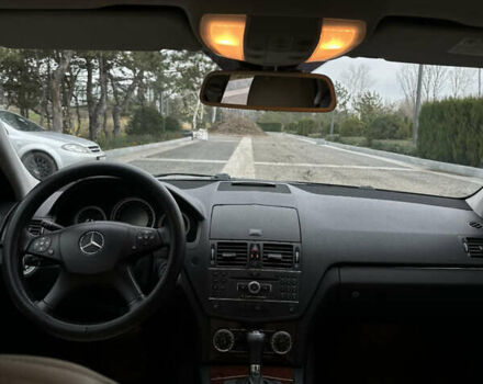 Черный Мерседес Ц-Класс, объемом двигателя 3 л и пробегом 300 тыс. км за 8200 $, фото 9 на Automoto.ua